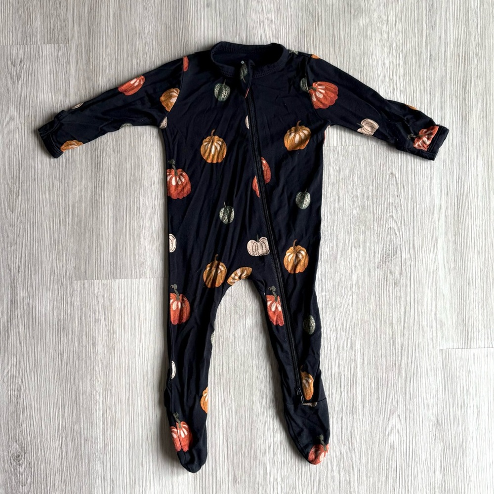 Kyte Baby Midnight Pumpkins Footie- Size 6M